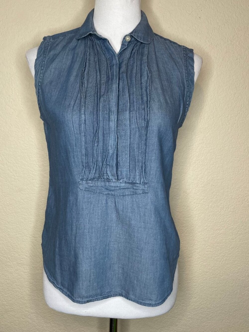 LOFT Western Indie Chambray Pintuck Sleeveless Popover Henley Denim Shirt SP - Picture 3 of 12